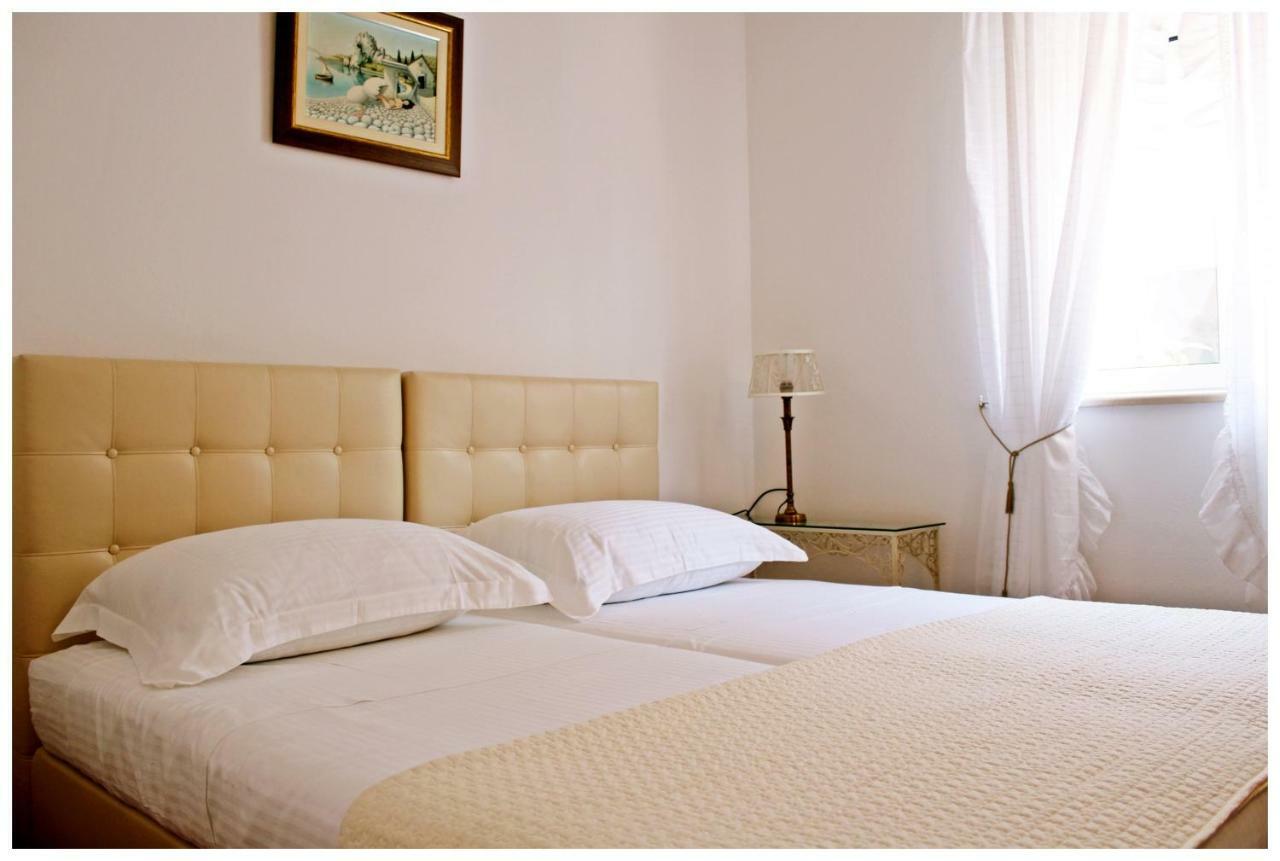 Casa Zorana-Alba Apartments Трогир Номер фото